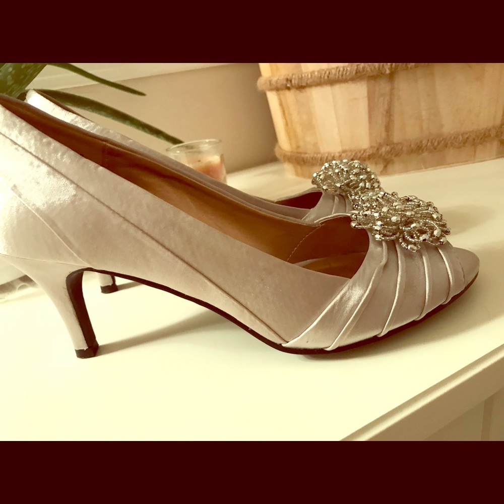 Satin Champagne gray formal heels so nice.